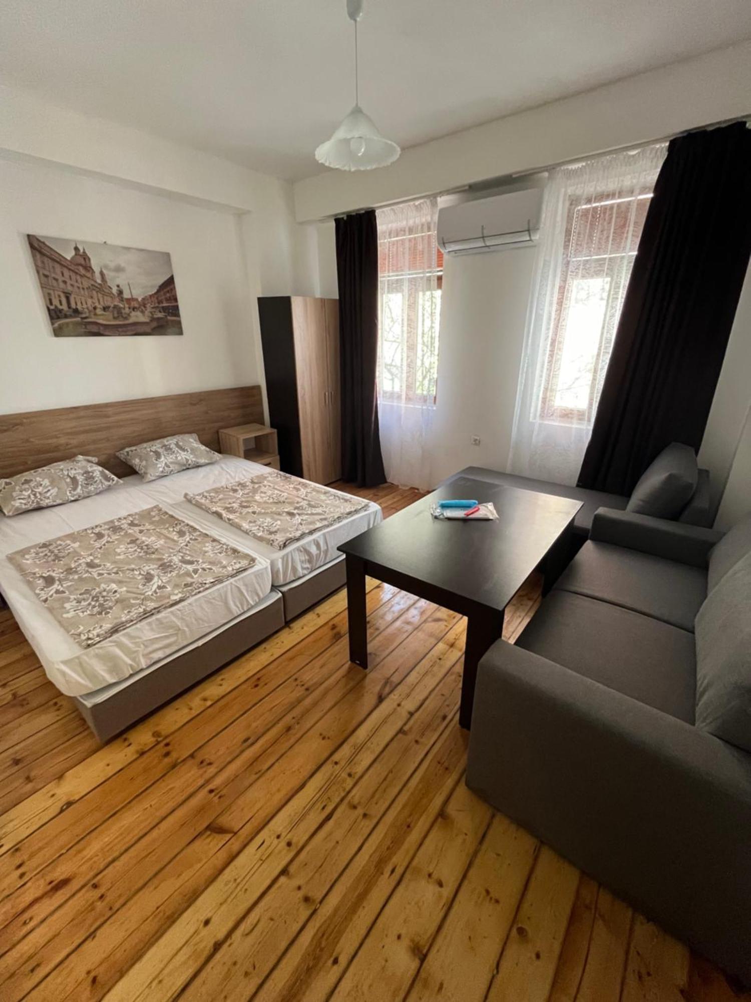 En-Suite Rooms: Novа Guesthouse In Sofia Center Ngoại thất bức ảnh