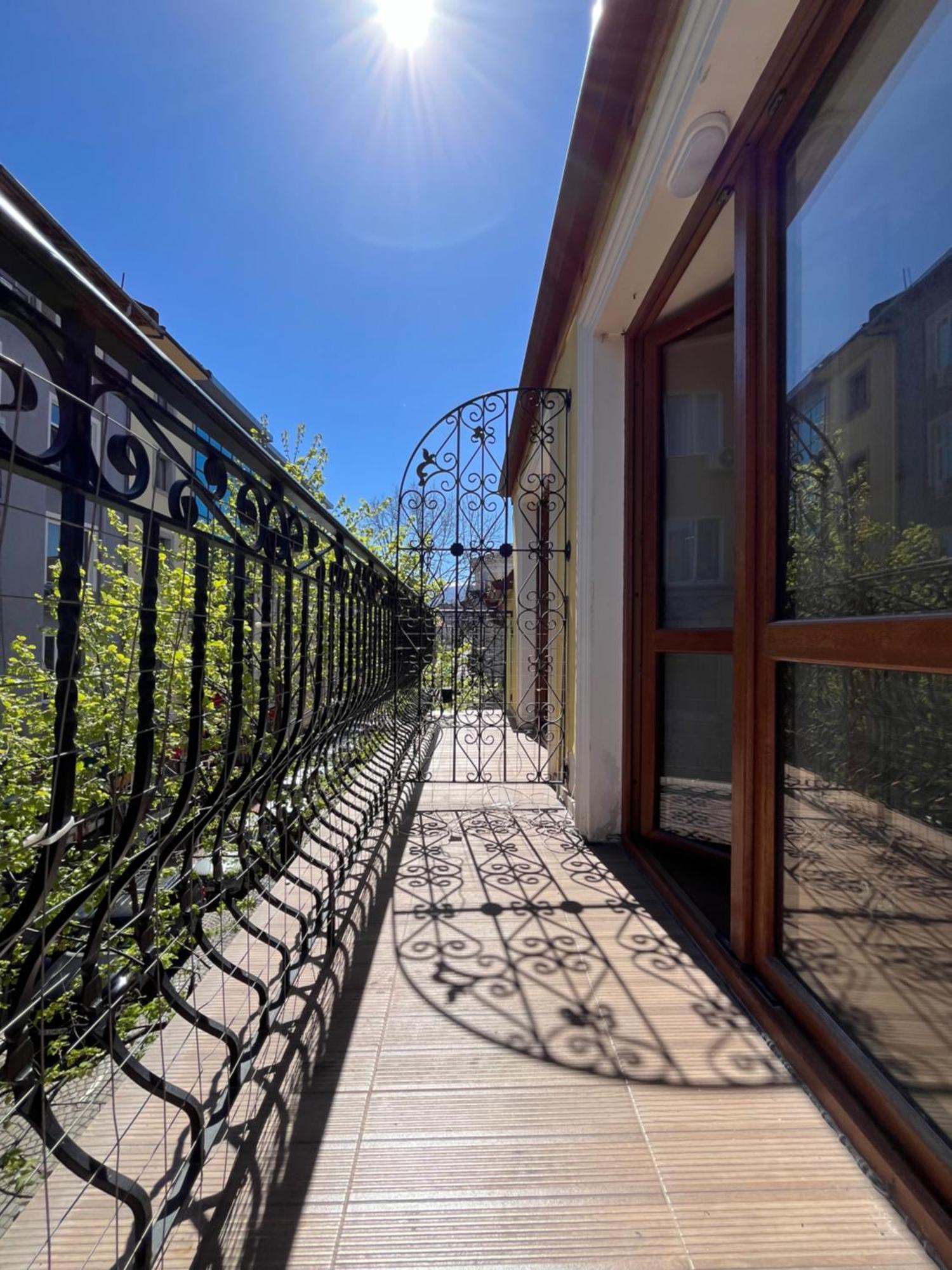 En-Suite Rooms: Novа Guesthouse In Sofia Center Ngoại thất bức ảnh