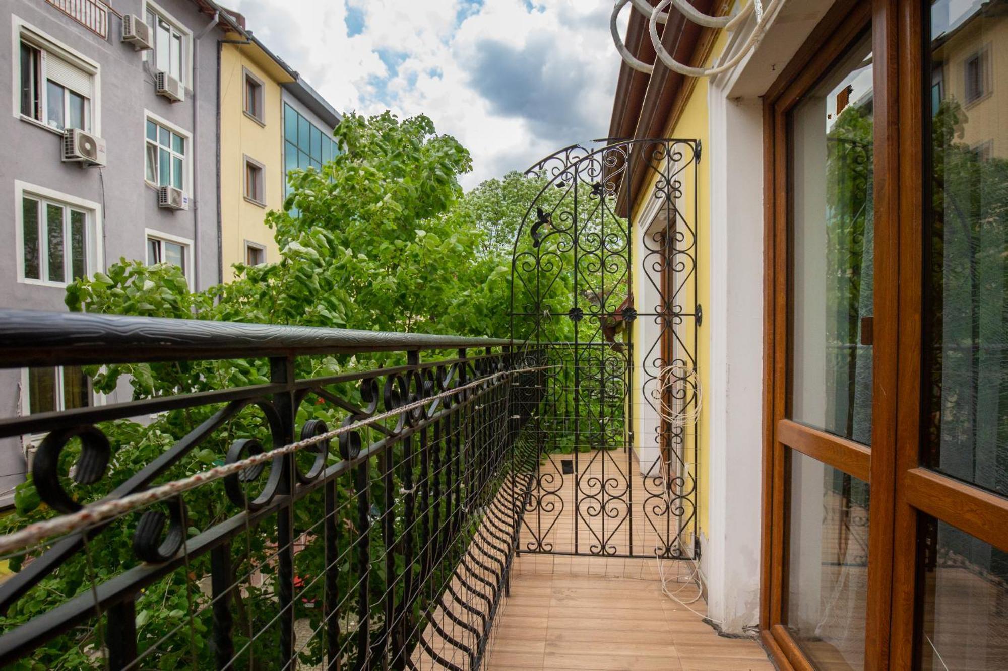 En-Suite Rooms: Novа Guesthouse In Sofia Center Ngoại thất bức ảnh